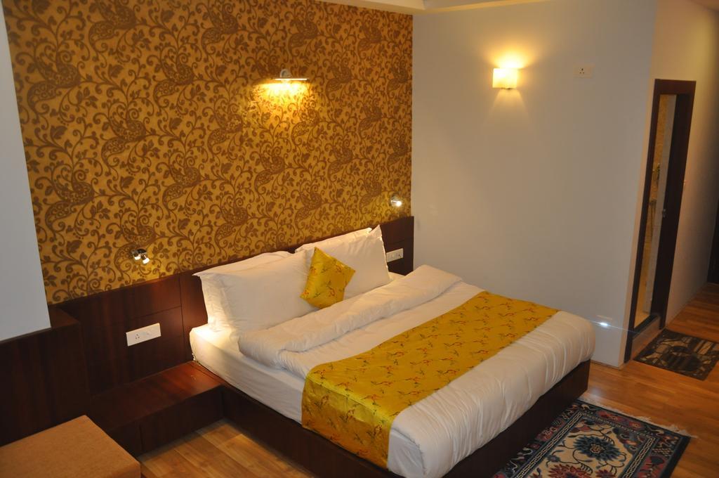 The Golden Crest Hotel Gangtok Room photo